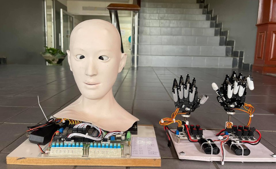 ศธจ.สุรินทร์ เปิดตัว หุ่นยนต์ครู AI พัฒนาการศึกษาไทย