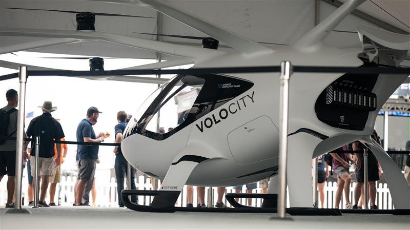 Volocopter เฮลิคอปเตอร์แท็กซี่ไฟฟ้าบินได้หลังประสบผลสำเร็จในการสาธิตพร้อมผู้เดินทางเป็นครั้งแรก